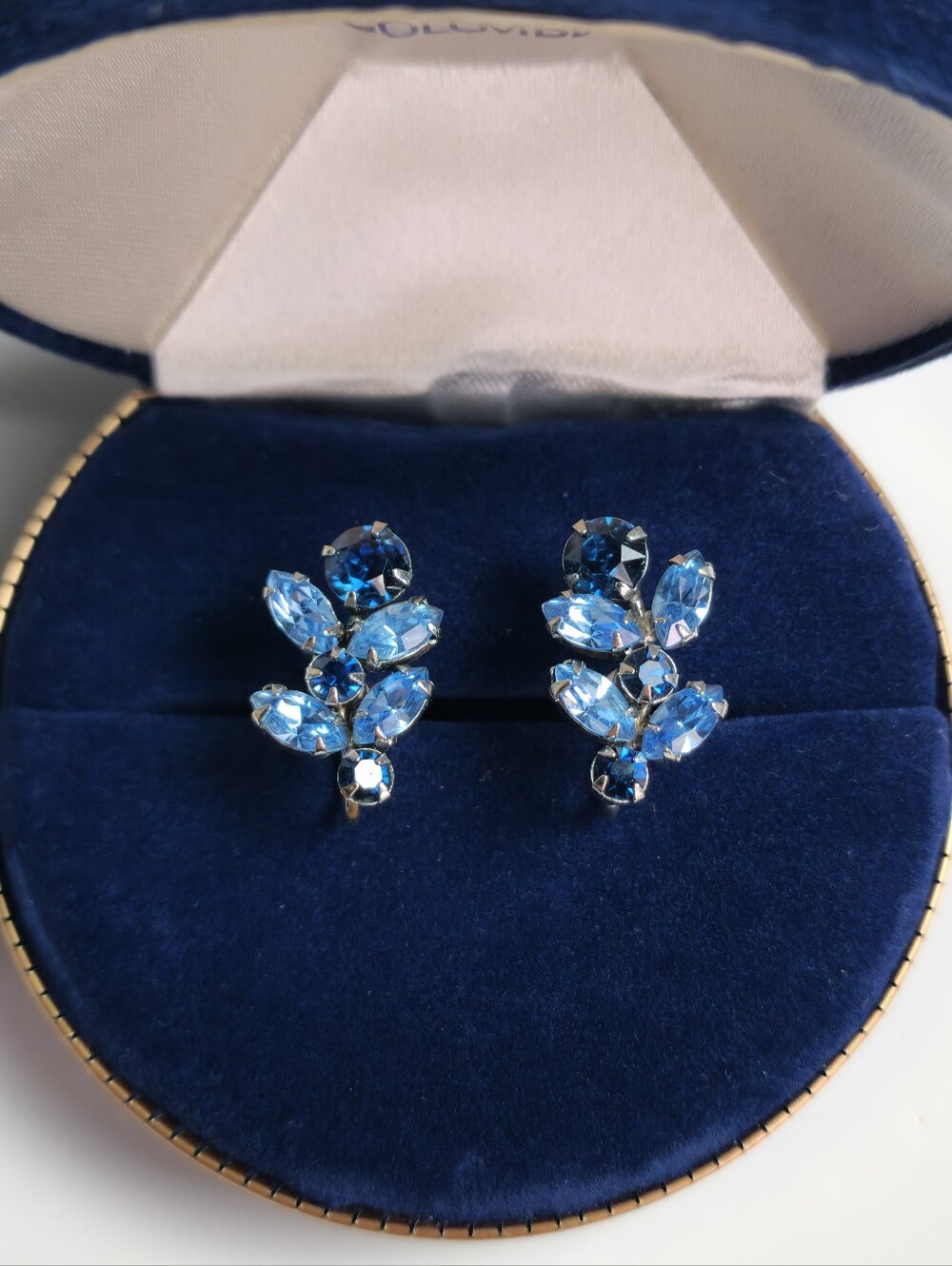 Vtg signed SHERMAN screw-back earrings Blue